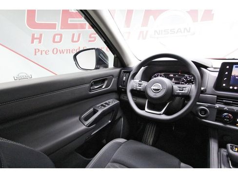 New 2026 Nissan Pathfinder S image 6