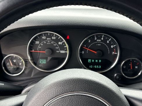 Used 2014 Jeep Wrangler Unlimited Sahara w/ Connectivity Group AWD/4WD image 24
