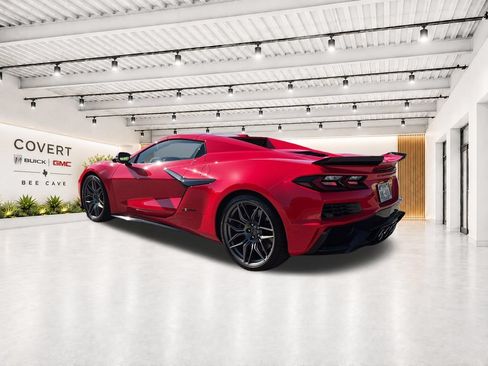 Used 2024 Chevrolet Corvette Z06 RWD image 11