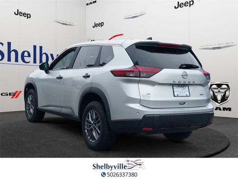 Used 2025 Nissan Rogue S image 2