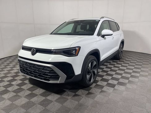 New 2026 Volkswagen Taos SE AWD/4WD image 4