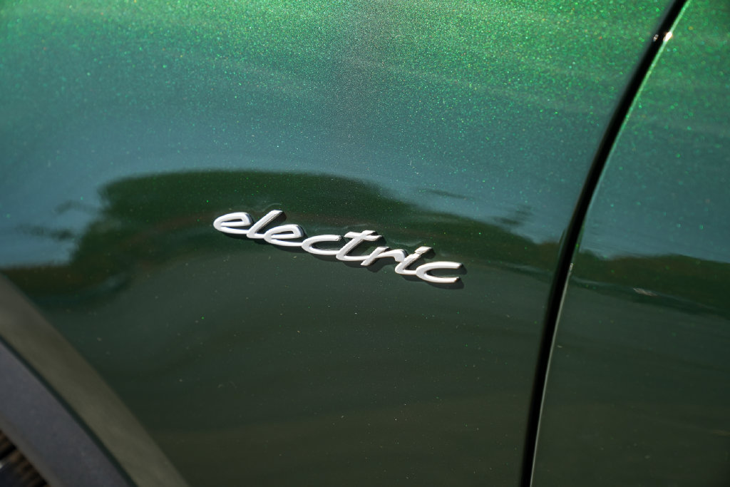 Certified 2026 Porsche Macan 4 Electric AWD/4WD image 13