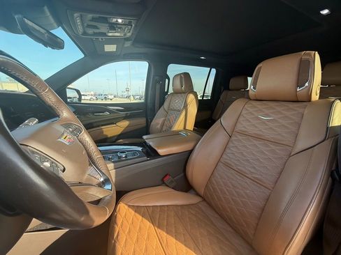 Used 2023 Cadillac Escalade ESV Premium Luxury image 27