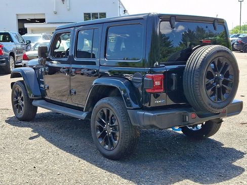 Used 2024 Jeep Wrangler Unlimited Sahara w/ Technology Group AWD/4WD image 4