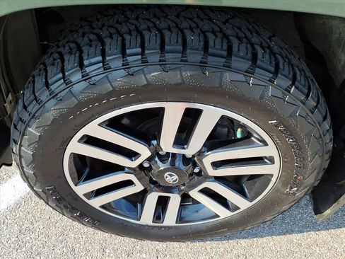 Used 2022 Toyota 4Runner Limited AWD/4WD image 4