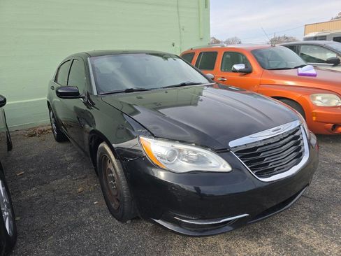 Used 2014 Chrysler 200 LX image 2