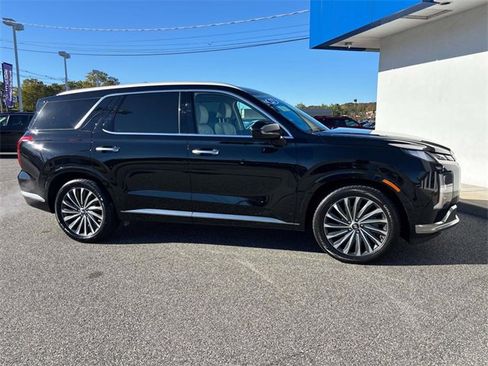 Used 2023 Hyundai Palisade Calligraphy image 2