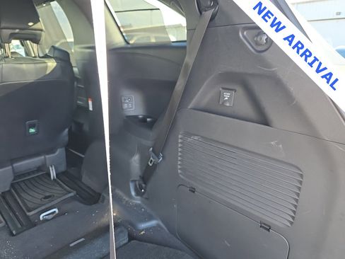 Used 2025 Toyota Sienna Platinum image 46