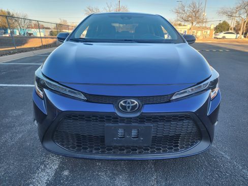 Used 2021 Toyota Corolla LE image 2