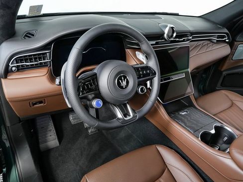 New 2025 Maserati Grecale GT image 4