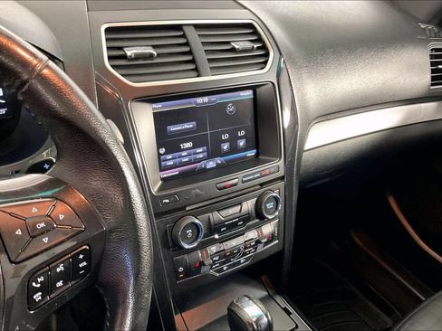 Used 2016 Ford Explorer XLT w/ Equipment Group 202A FWD image 8