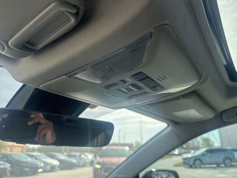 Used 2022 Toyota RAV4 Limited image 16