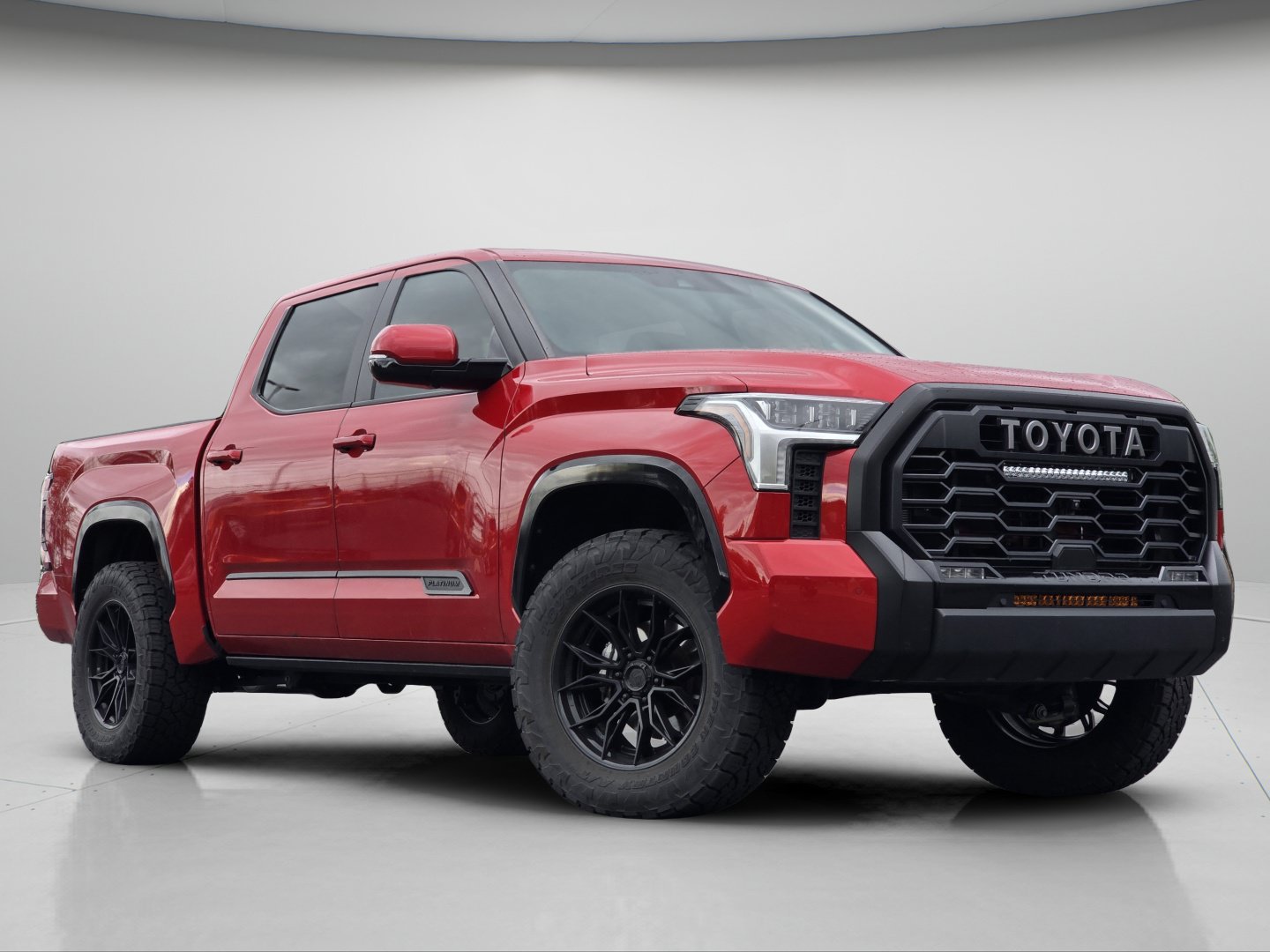 Used 2025 Toyota Tundra Platinum AWD/4WD image 2