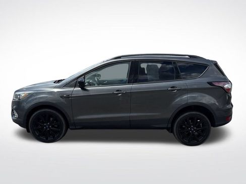 Used 2017 Ford Escape SE w/ SE Sport Appearance Package AWD/4WD image 3