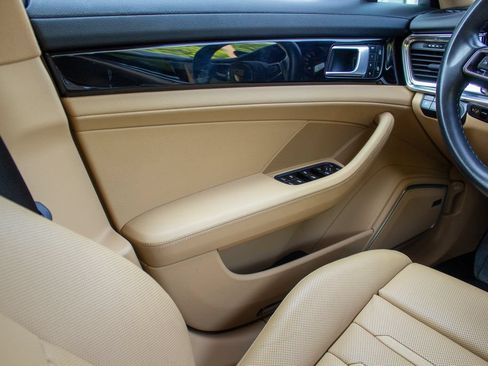 Used 2022 Porsche Panamera 4S AWD/4WD image 19