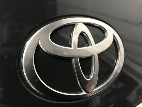 Used 2025 Toyota Camry SE FWD image 26
