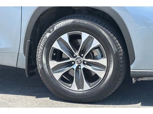 Used 2021 Toyota Highlander XLE AWD/4WD image 33
