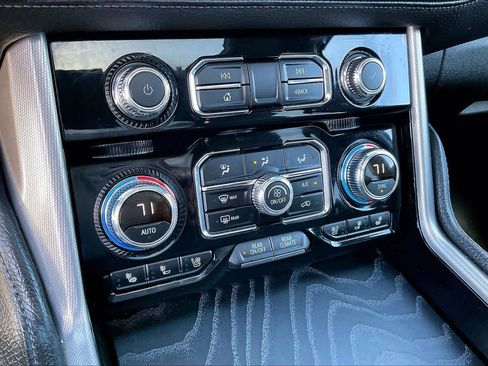 Used 2024 GMC Yukon XL Denali image 34