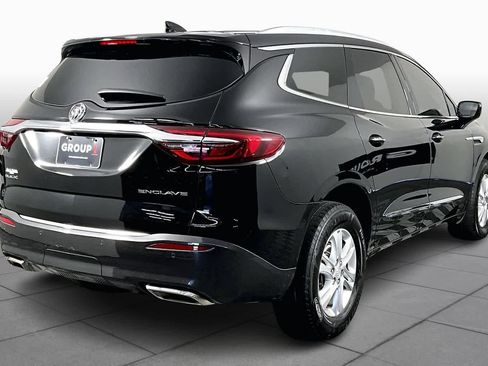 Used 2018 Buick Enclave Essence image 12