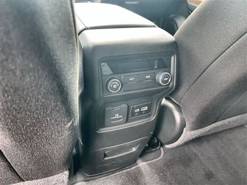 Certified 2023 GMC Acadia SLE w/ Driver Convenience Package image 20