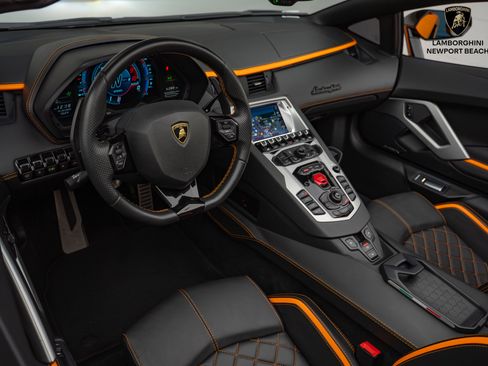 Used 2018 Lamborghini Aventador S image 2