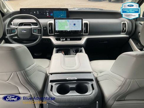 Used 2025 Ford Expedition Active AWD/4WD image 6