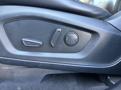 Used 2021 Ford Explorer XLT w/ Equipment Group 202A RWD image 14