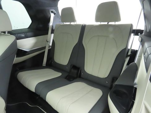 Used 2026 BMW X7 xDrive40i w/ Executive Package AWD/4WD image 25
