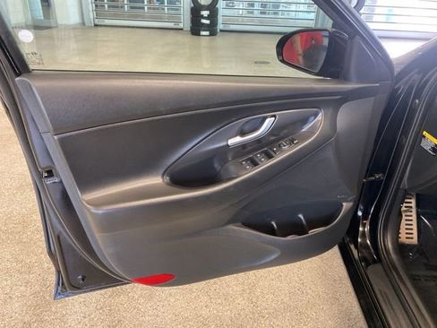 Used 2018 Hyundai Elantra GT Sport w/ Sport Tech Package 04 FWD image 29