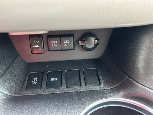 Used 2018 Toyota Highlander Limited Platinum FWD image 24