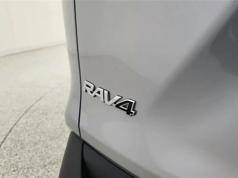 Used 2024 Toyota RAV4 XLE FWD image 17