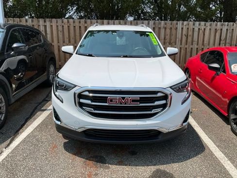 Used 2019 GMC Terrain SLT w/ Preferred Package FWD image 2