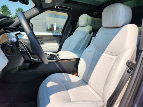 Certified 2025 Land Rover Range Rover Sport SE AWD/4WD image 10