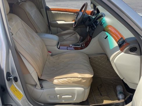 Used 2004 Lexus LS 430 RWD image 11