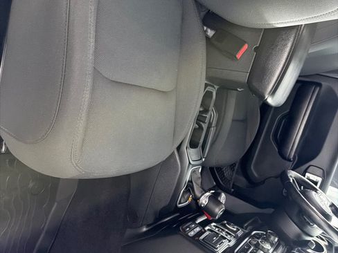 Used 2021 Jeep Wrangler Unlimited Sport AWD/4WD image 25