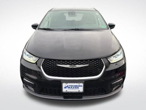 Used 2024 Chrysler Pacifica Touring-L image 10