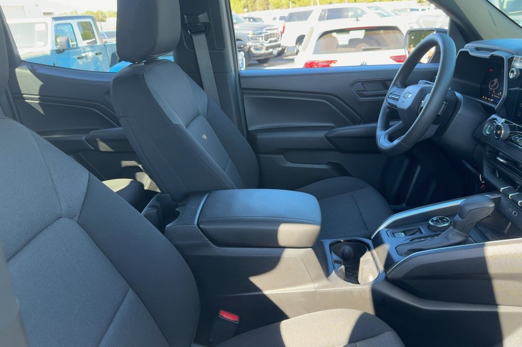 Used 2025 Chevrolet Colorado Trail Boss AWD/4WD image 15