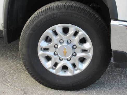 Used 2024 Chevrolet Silverado 2500 LTZ w/ LTZ Convenience Package image 8