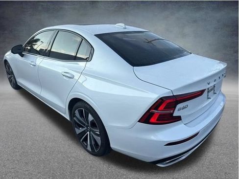 Certified 2022 Volvo S60 B5 Momentum w/ Premium Package AWD/4WD image 11