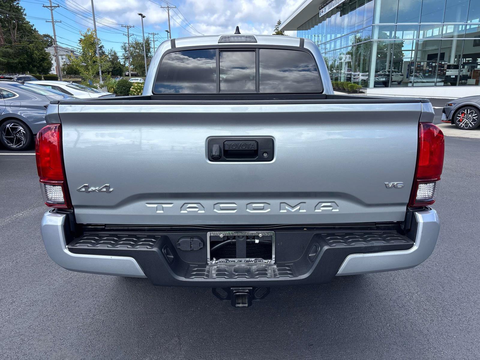 Used 2022 Toyota Tacoma SR AWD/4WD image 4