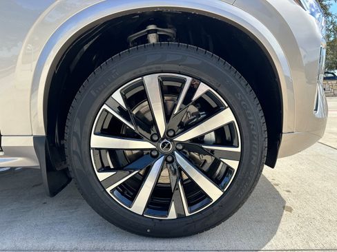 Used 2025 Volvo XC90 B6 Core w/ Protection Package Premier image 7