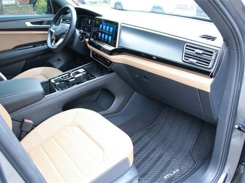 Certified 2025 Volkswagen Atlas Cross Sport SEL R-Line image 25