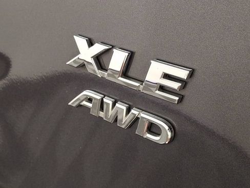 Used 2017 Toyota RAV4 XLE w/ Plus Special Value Package AWD/4WD image 31