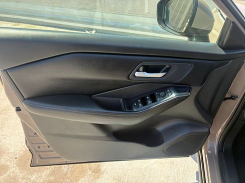 Used 2025 Nissan Rogue SV FWD image 18