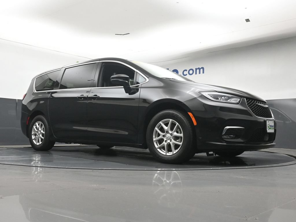 Used 2025 Chrysler Pacifica Select FWD image 27