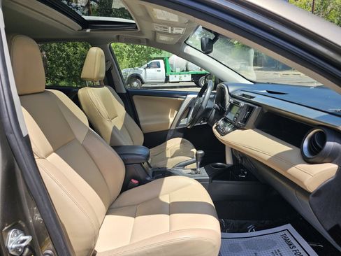Used 2014 Toyota RAV4 Limited w/ Technology Package AWD/4WD image 44