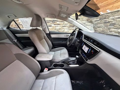 Used 2018 Toyota Corolla LE image 14