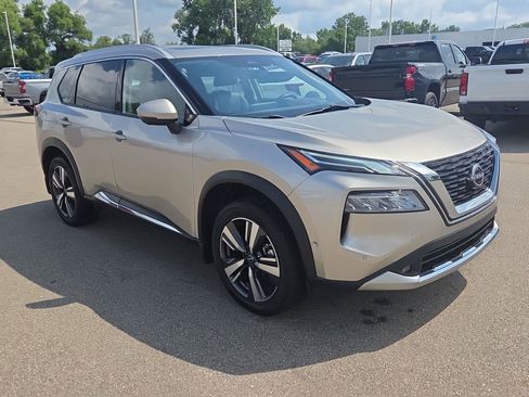 Used 2022 Nissan Rogue Platinum w/ Head-Up Display Package AWD/4WD image 8