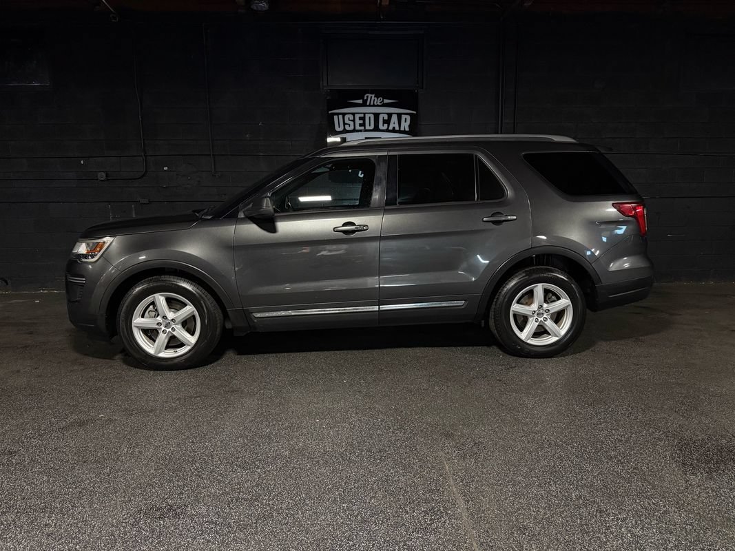 Used 2018 Ford Explorer XLT FWD image 3