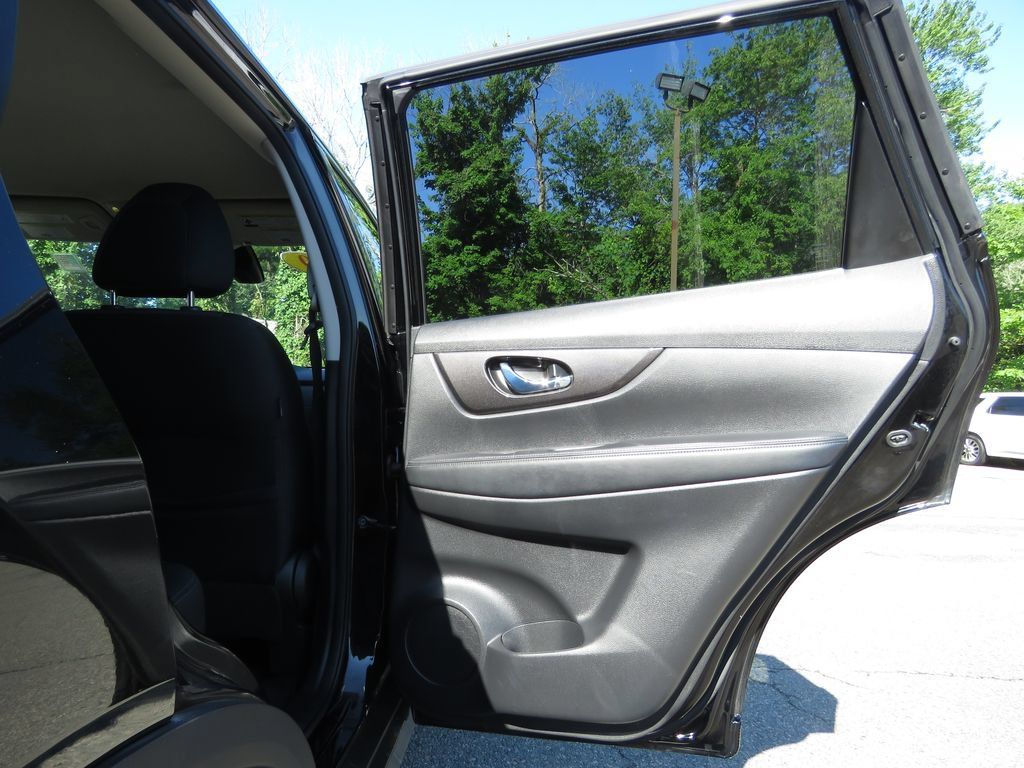 Used 2019 Nissan Rogue SV w/ Premium Package AWD/4WD image 15